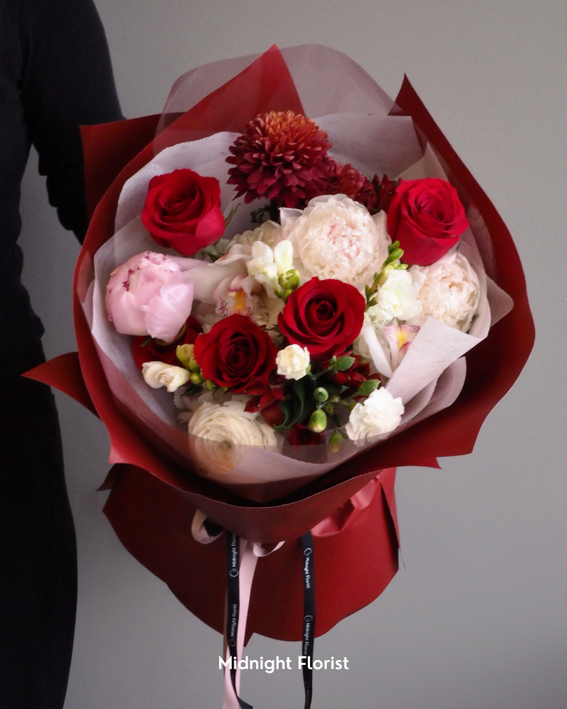 Blanc & Rouge - Round Bouquet