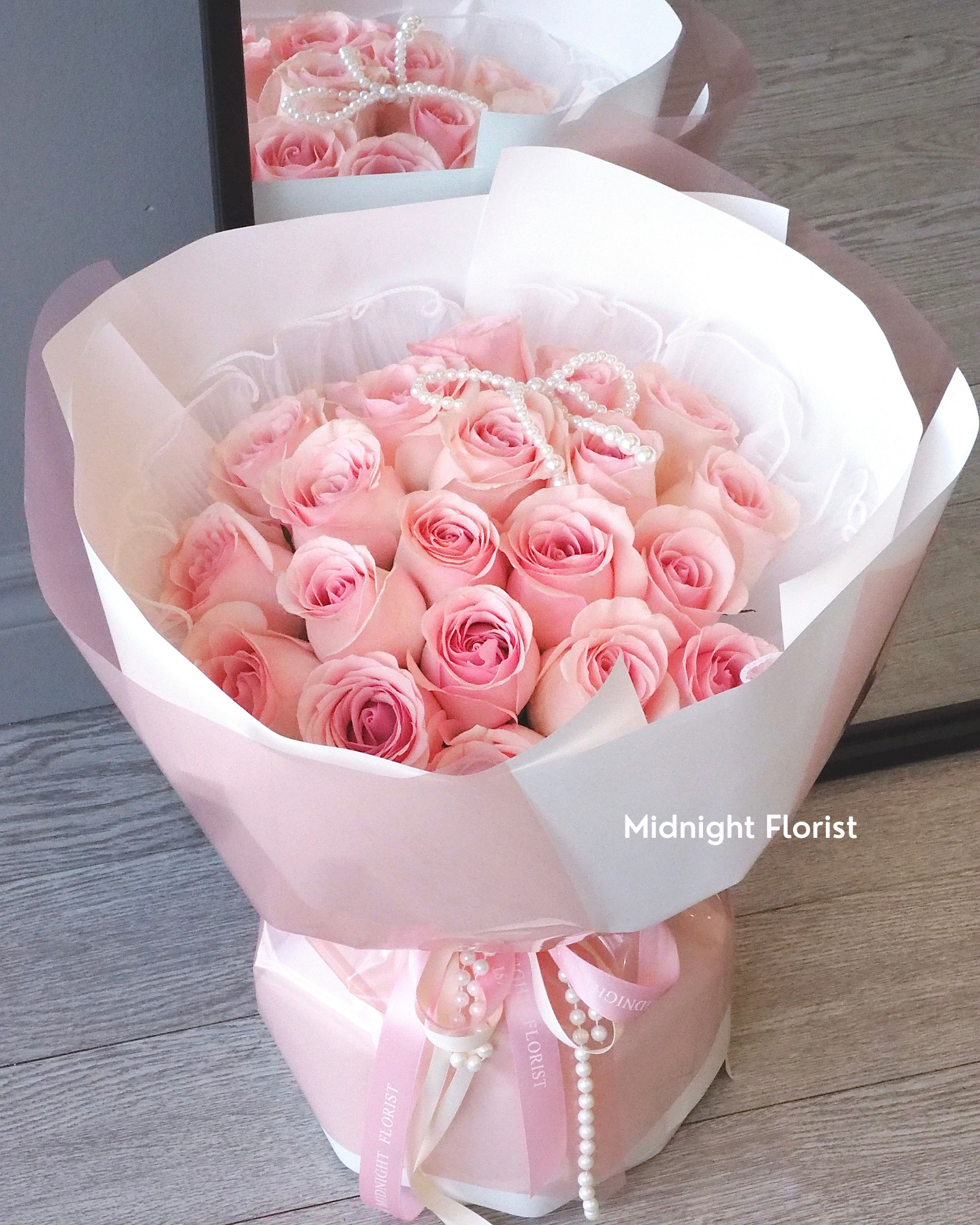 Soft Pearl (11/22 roses)