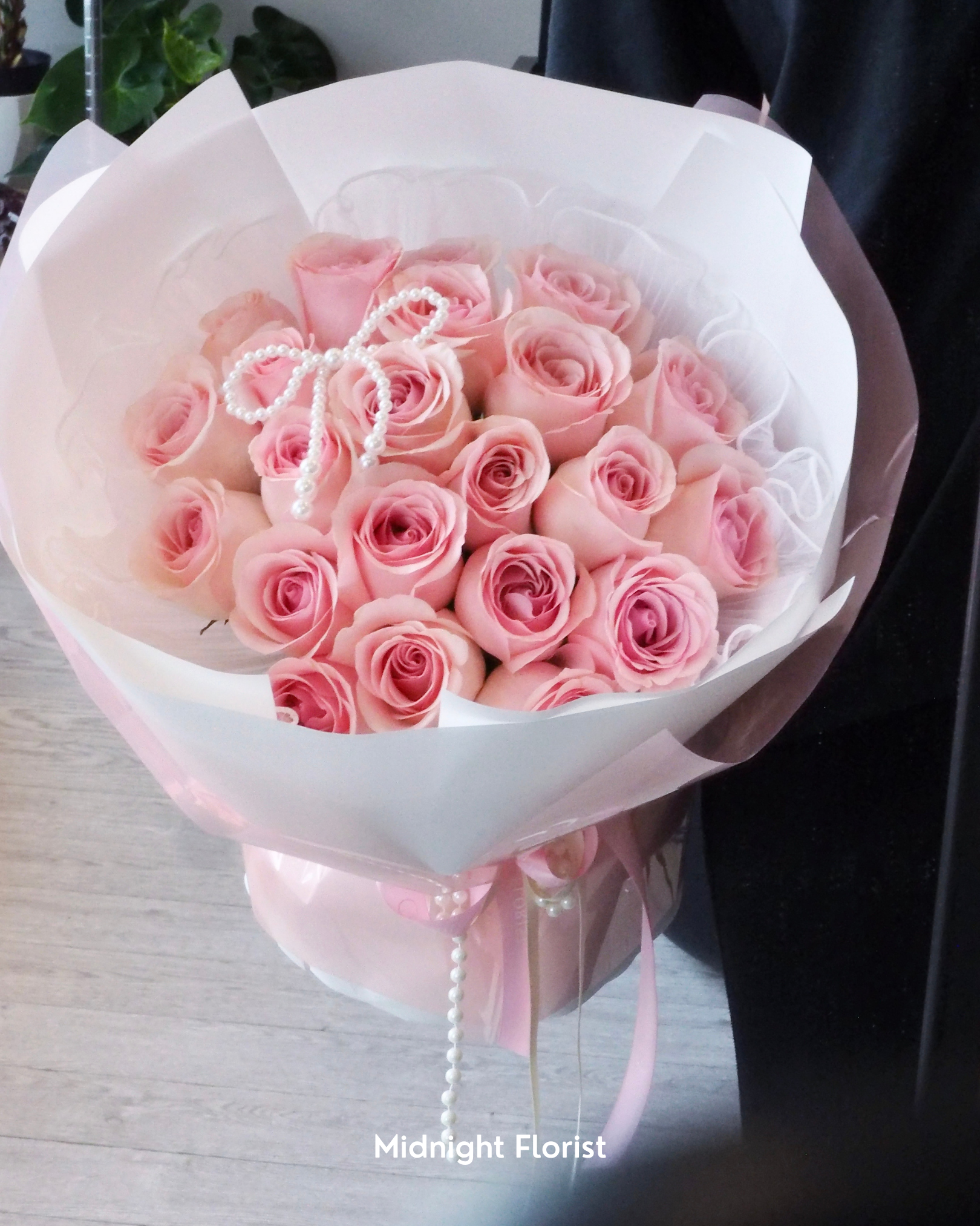 Soft Pearl (11/22 roses)