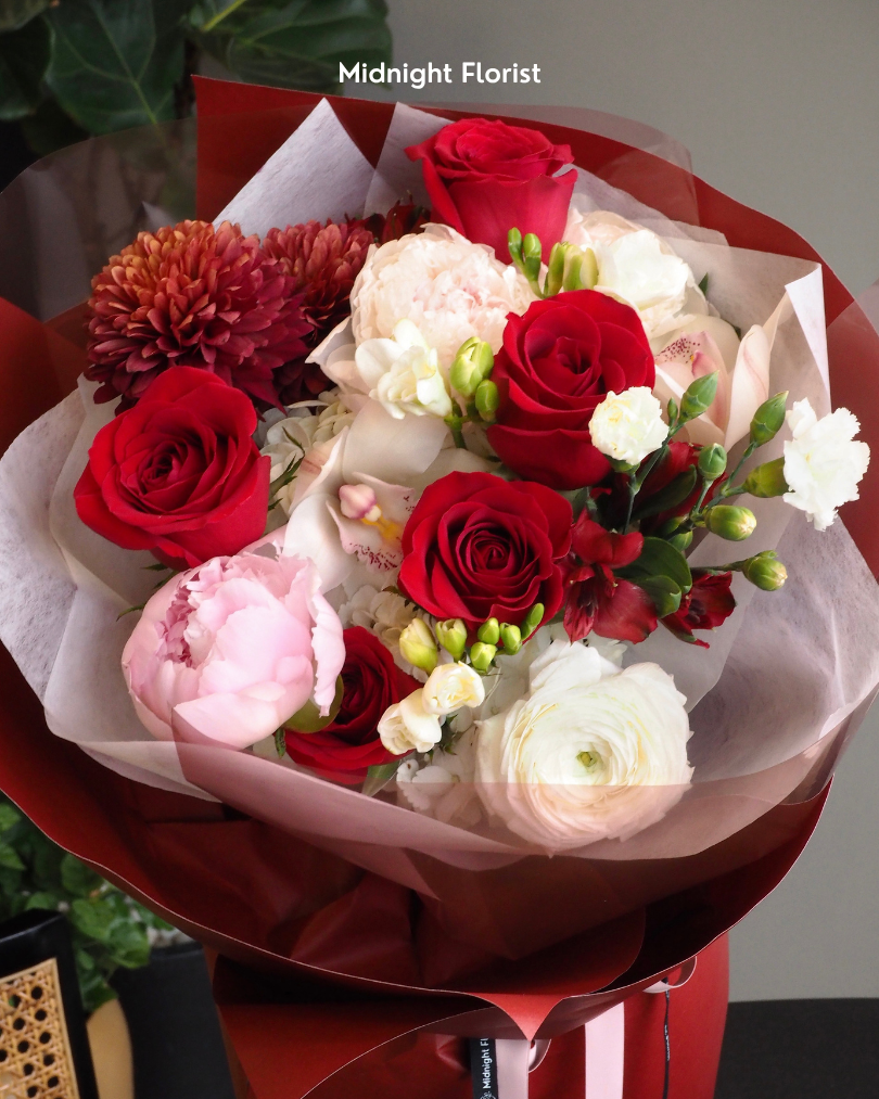 Blanc & Rouge - Round Bouquet